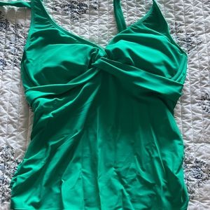 Athleta Swim Suit Top Size 36 D/DD sinched…